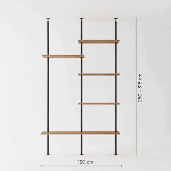 Regał drewniany 130cm w salonie - designerski regał na książki pełen dekoracji